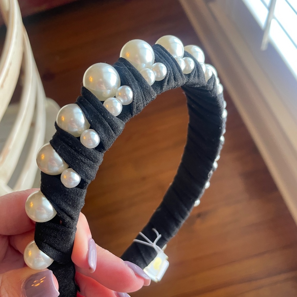 Elegant Black Pearl-Embellished Headband